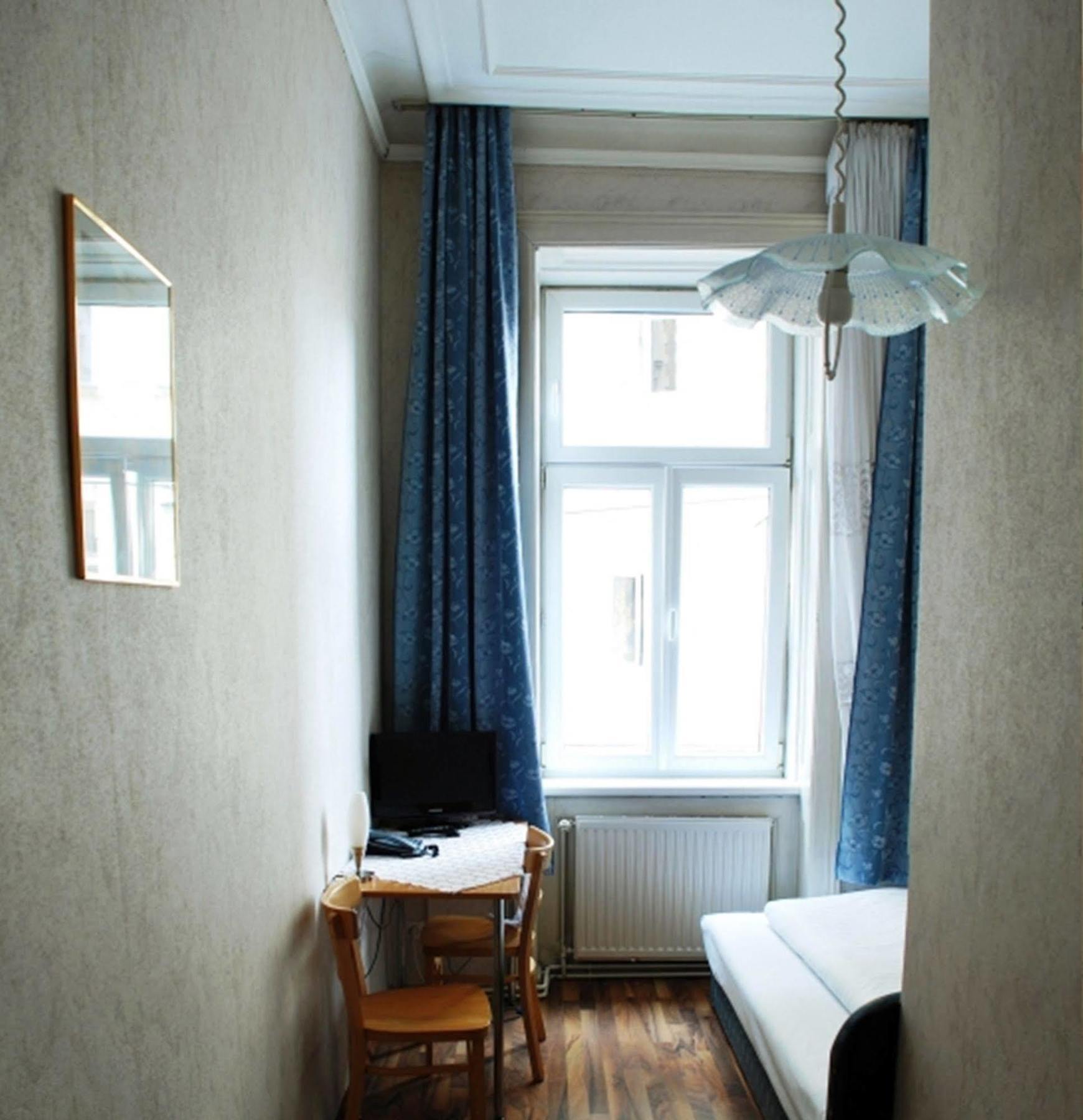 Hotel Pension Arpi Vienne Extérieur photo